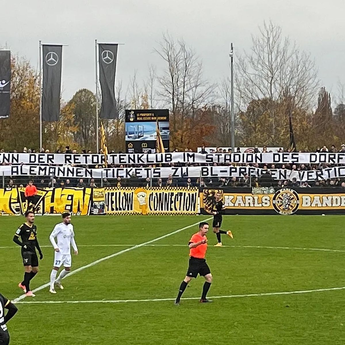 Aachen-Fans protestieren - Düren holt erneut Punkt gegen Alemannia