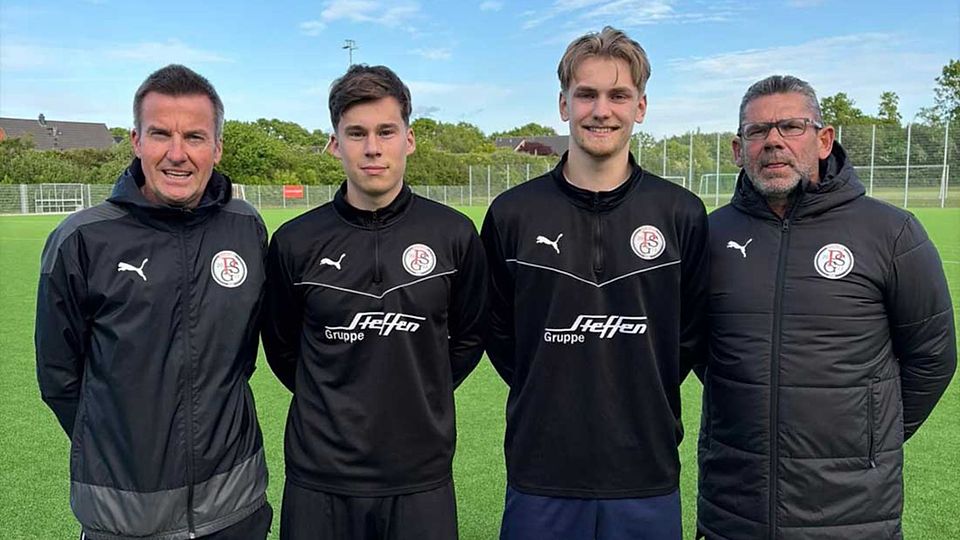 Ligaobmann Uli Schröder, Jerik Willert, Tino Spierling und Neutrainer Jörg Ahrens (v. l.).
