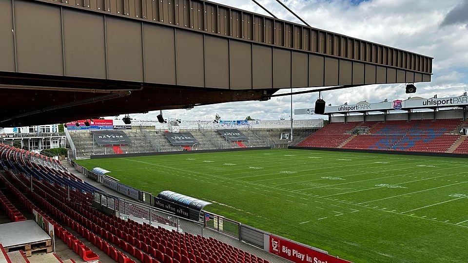 Football statt Fußball: Der Unterhachinger Sportpark ist den Sommer über umliniert.