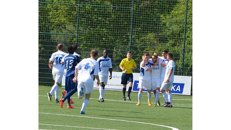 Schwanheim feiert einen eminent wichtigen Sieg im Tabellenkeller. Foto: Jörg Schulz