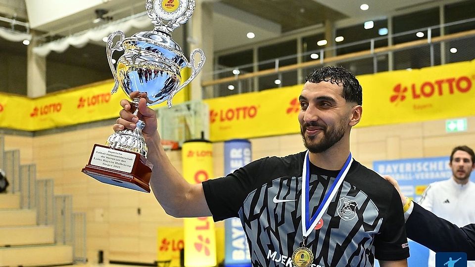 Um den Pokal geht`s - und um den Nachfolger des FC Fatih Ingolstadt, Bayerischer Hallenmeister 2025. Der Titelverteidiger hat sich in diesem Jahr nicht qualifiziert.