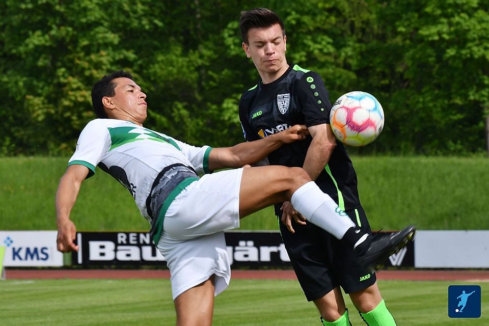 Paul Neubieser (links) entwischte dem Nördlinger Elias Holzner beim 1:0 und brachte die FCG-U 23 damit auf die Siegerstraße.