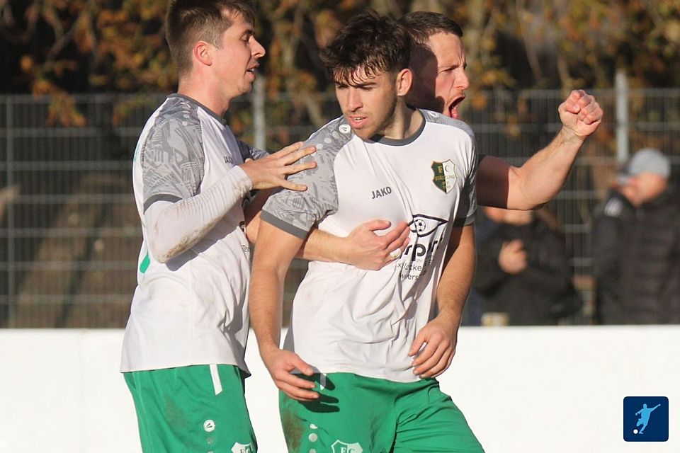 Paul Iffarth(Mitte)  war der gefeierte Stätzlinger beim Sieg gegen Niedersonthofen.