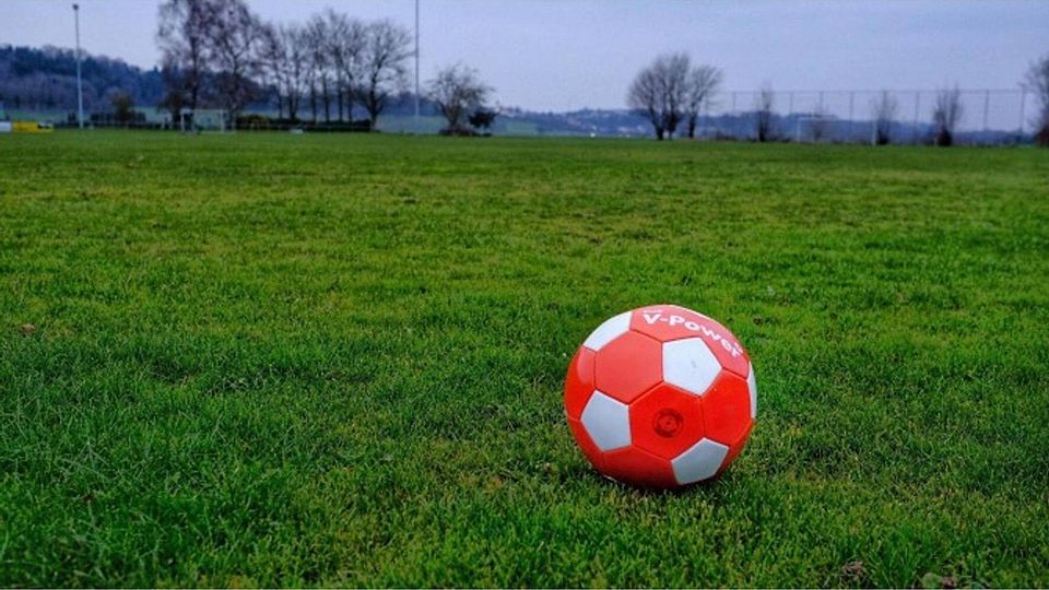Weil in den vergangenen Wochen im Fußballbezirk der Ball wetterbedingt oft nicht rollte, stehen nach der Winterpause Nachholspiele und englische Wochen an. SZ-Foto: mas