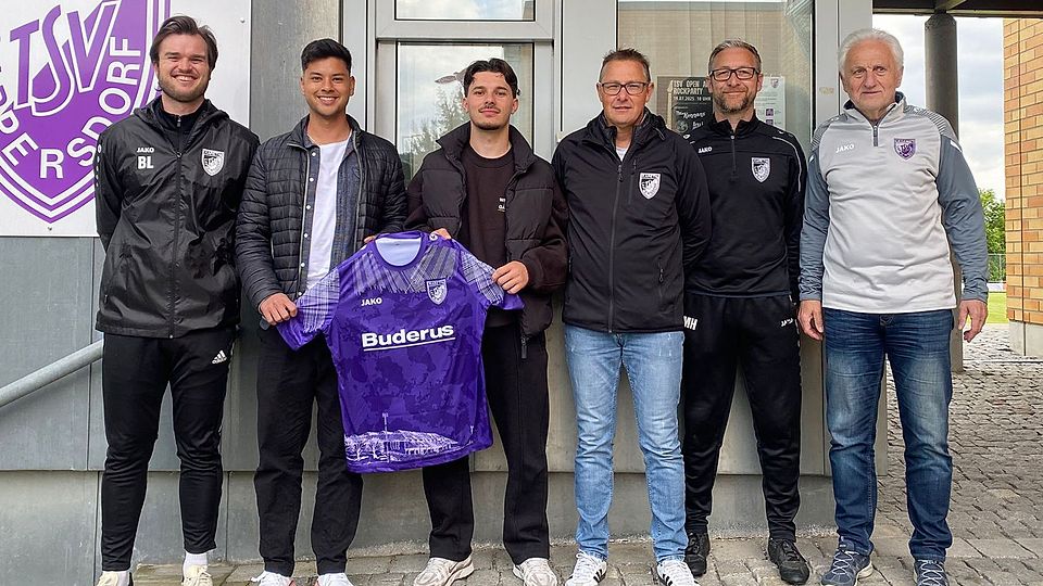 Von links: Cheftrainer Bastian Lerch, die Neuzugänge Bruno Posayanant und Arban Guraziu sowie die Verantwortlichen Stephan Zizlsperger, Matthias Heigl und Anton Brunnbauer.