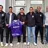 Von links: Cheftrainer Bastian Lerch, die Neuzugänge Bruno Posayanant und Arban Guraziu sowie die Verantwortlichen Stephan Zizlsperger, Matthias Heigl und Anton Brunnbauer.