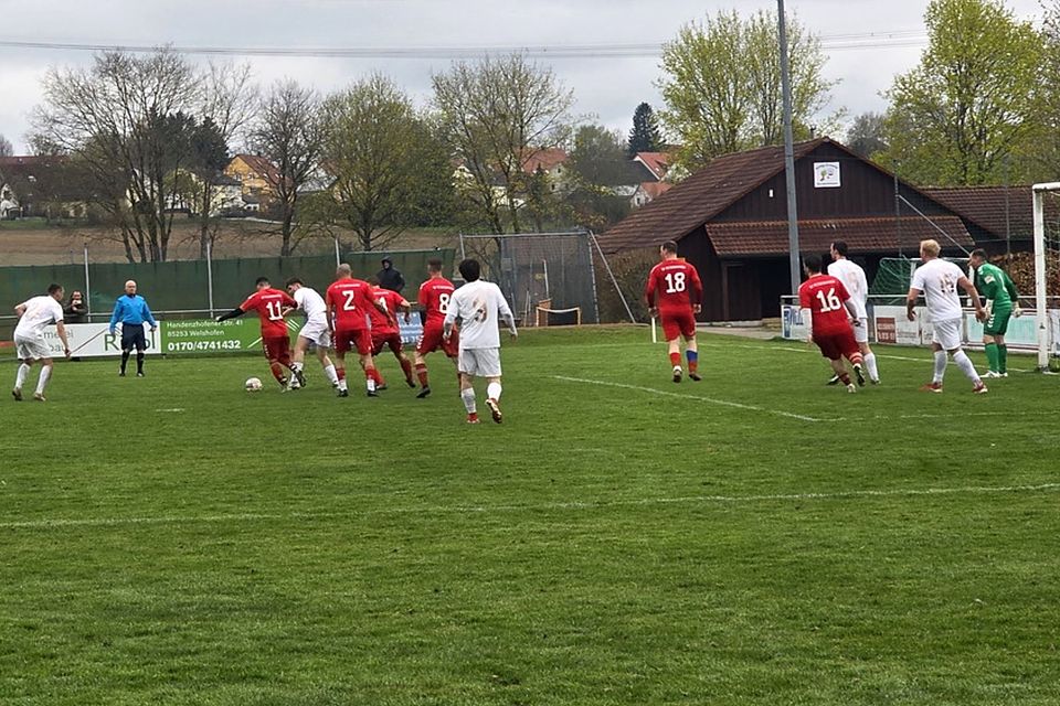 Die SpVgg Erdweg zwang den SVP tief in die eigene Hälfte. Die SpVgg Erdweg zwang den SVP tief in die eigene Hälfte.