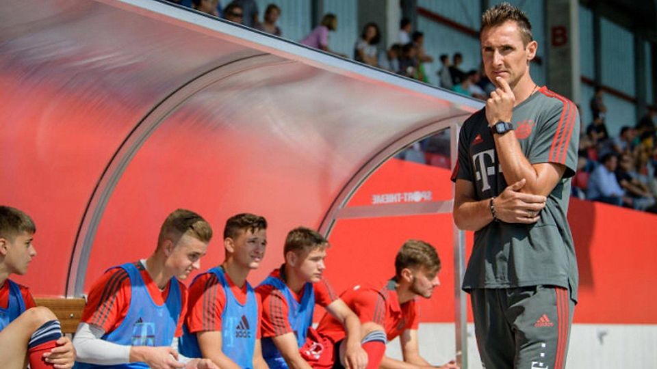Miroslav Klose ist in seiner zweiten Saison Trainer der U17 beim FC Bayern München. dpa