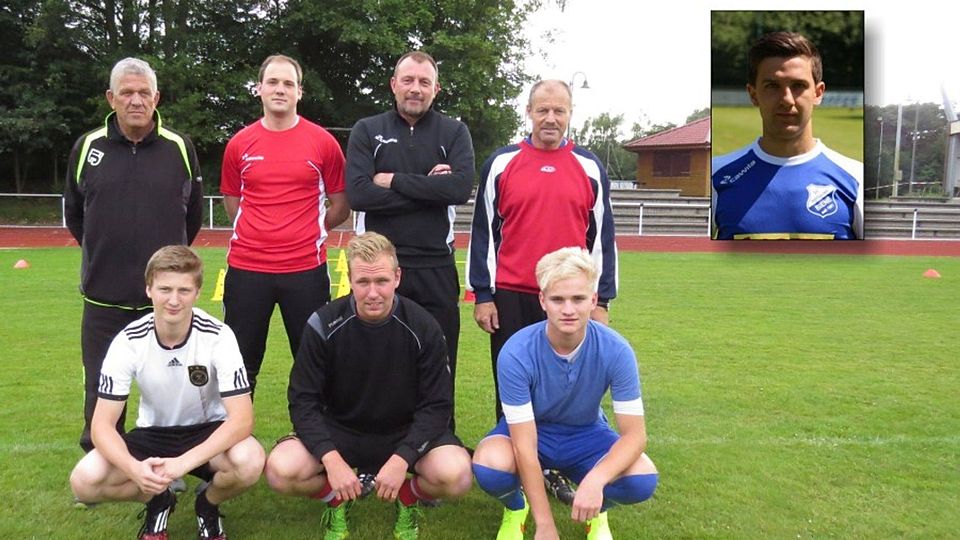 Die Neuen bei BW Dörpen: (oben, v. l. n. r.): Masseur Arie Osterveld, Torwart Thomas Merkers (Viktoria Ahlen-Steinbild), Trainer Ebel Bos, Trainer Heiner Runde. (unten v. l. n. r.): Jannis Meyering (eigene Jugend), Jeroen Schoonbeck (FC Ter Apel), Marek Heyne (SV Meppen U19). Kleines Bild: Viktor Knoll (SV Holthausen/Biene).