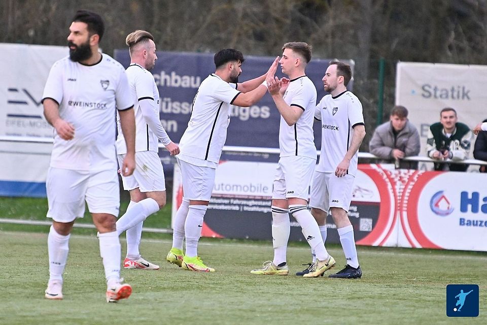 Fatih Sözen (ganz links) und sein Bruder Burak (dritter von links) bestreiten ihr letztes Spiel für den SV Wittlich - und würden sich nur allzu gerne mit dem Pokalsieg verabschieden.