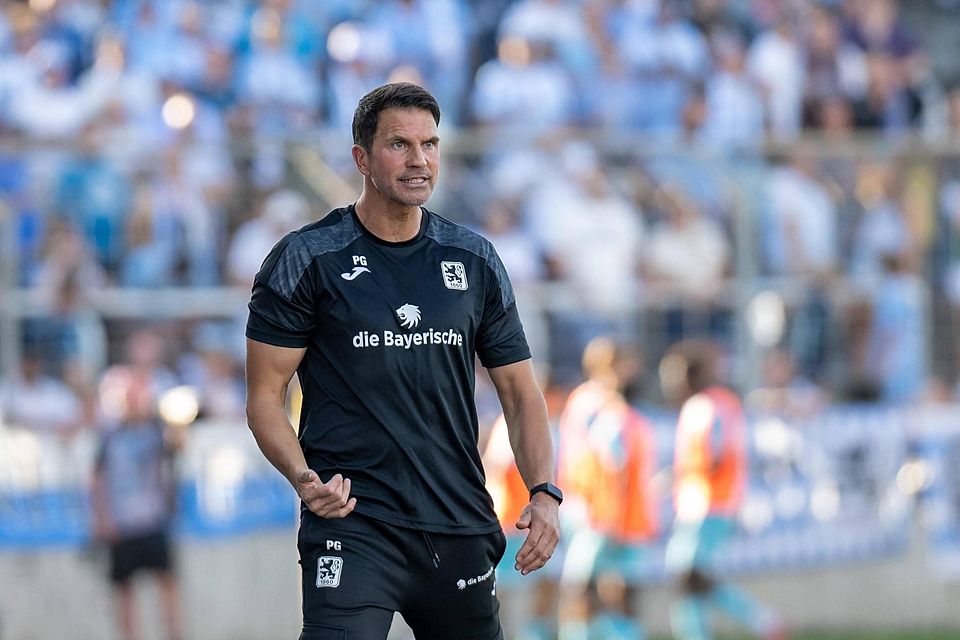 Trainer Patrick Glöckner ist nach drei Niederlagen in Folge am heutigen Sonntag bei 1860 München entlassen worden. Trainer Patrick Glöckner ist nach drei Niederlagen in Folge am heutigen Sonntag bei 1860 München entlassen worden.