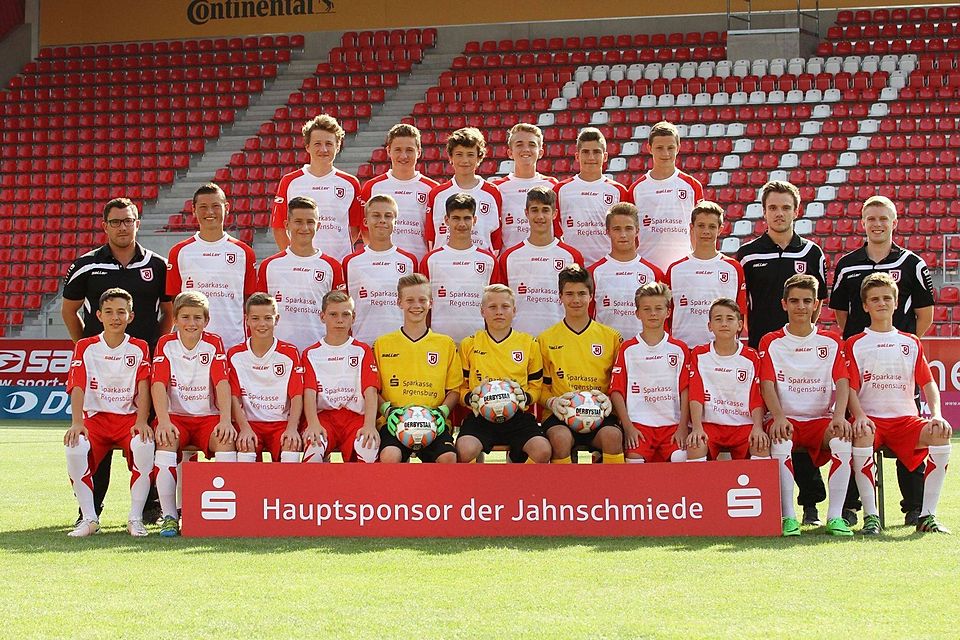 Mit diesem Kader gehen die C-Junioren des SSV Jahn in die neue Regionalliga-Saison. Foto: Gatzka
