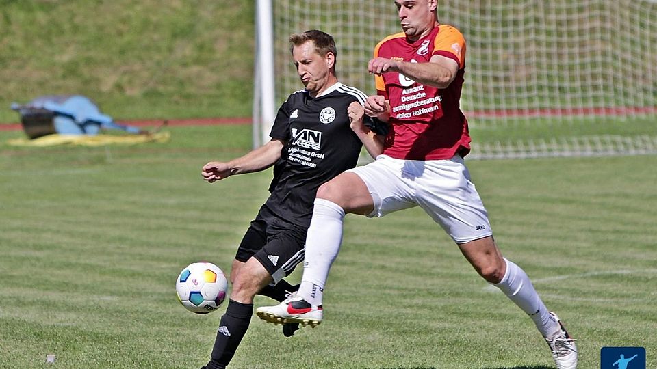 Leon Schleip (rechts) besorgte den Siegtreffer für die Gäste in der 82. Minute.