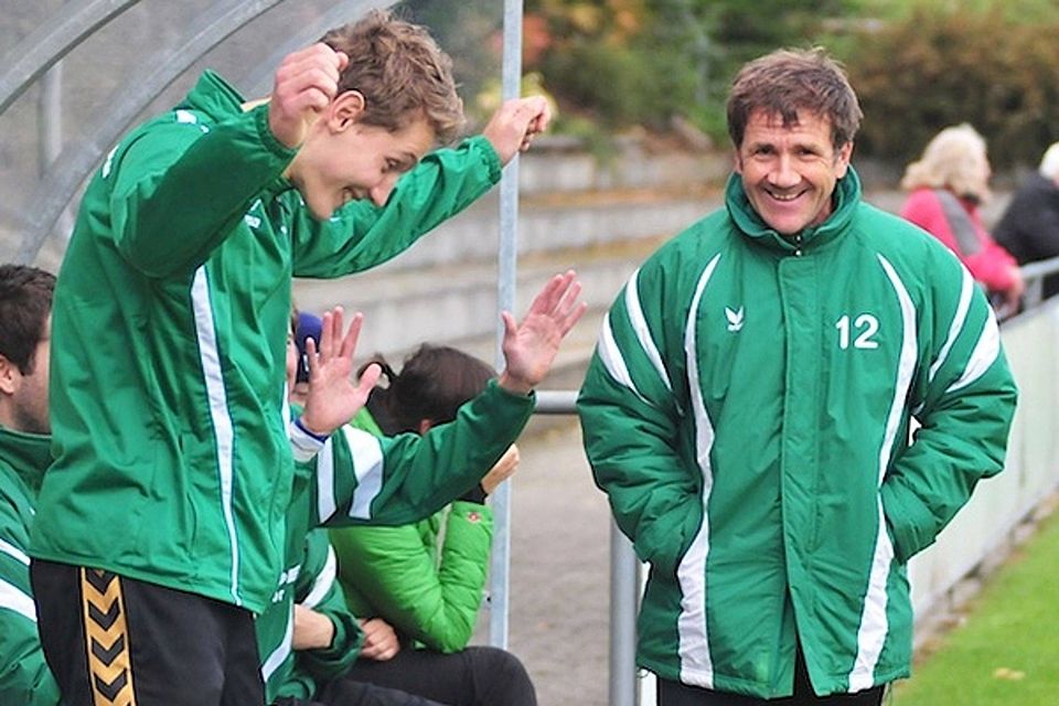 Trainer Walter Werner (re.) darf drei hochkarätige Neuzugänge zum Frühjahrsstart begrüßen. F: Appel Trainer Walter Werner (re.) darf drei hochkarätige Neuzugänge zum Frühjahrsstart begrüßen. F: Appel