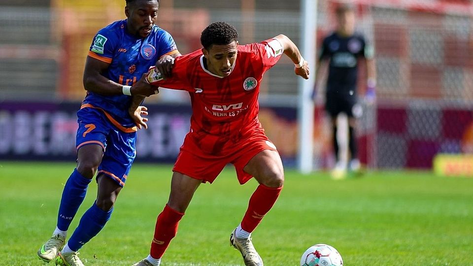 Eric Gueye (r.) vor Sprung in die 3. Liga. 