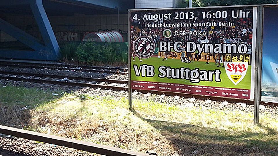 Im Stadtbild präsent: Der Pokalknaller des BFC Dynamo gegen Stuttgart wird mit mehreren Hundert Großplakaten beworben. F: FuPa Berlin
