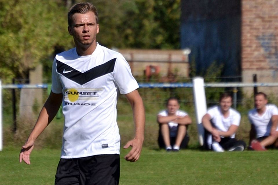 Torjäger Nico Karwath hofft mit seinem Team am Ende der Saison ganz oben zu stehen Torjäger Nico Karwath hofft mit seinem Team am Ende der Saison ganz oben zu stehen