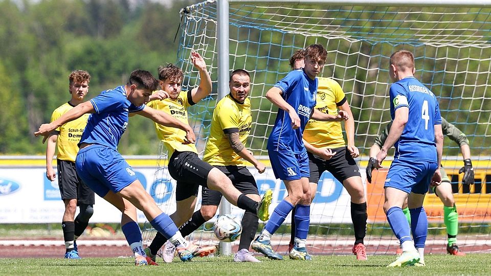 Kissings Alexander Ostenrieder bringt seine Mannschaft gegen den TSV Diedorf in Führung.