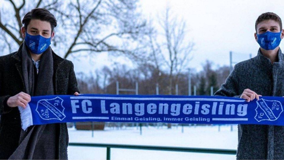 Willkommen beim FCL: Sportlicher Leiter Maximilian Maier (l.) begrüßt Neuzugang Alexander Grüll. 