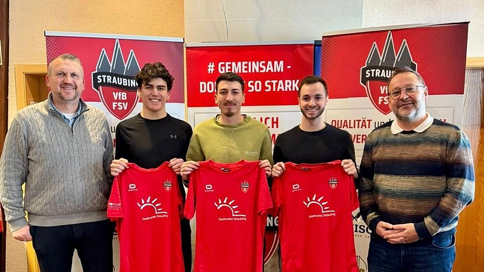 Von links nach rechts: Manager Tom Gabler, Matthias Gruber, Bartosz Przybyl,  Lukas Groß, Vorstand Jürgen Brunner 