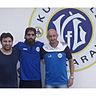 Mustafa Azad (m.) läuft nächstes Jahr für den VfL Neckarau auf. Rechts der Sportliche Leiter Lacky Paschaloglou. Links Feytullah Genc, der neu im Trainerteam ist.