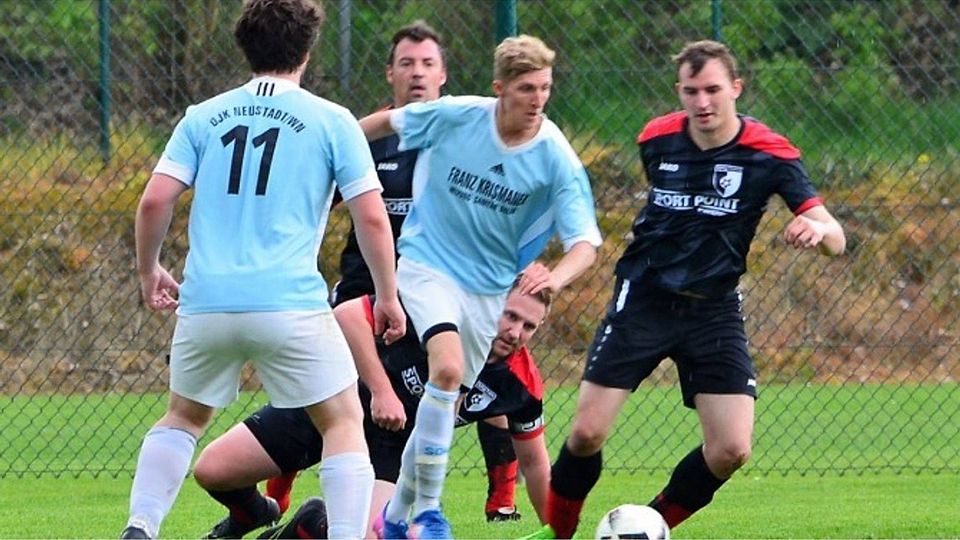 Die DJK Neustadt/WN II will sich gegen den Spitzenreiter von ihrer besten Seite zeigen. F: Nachtigall