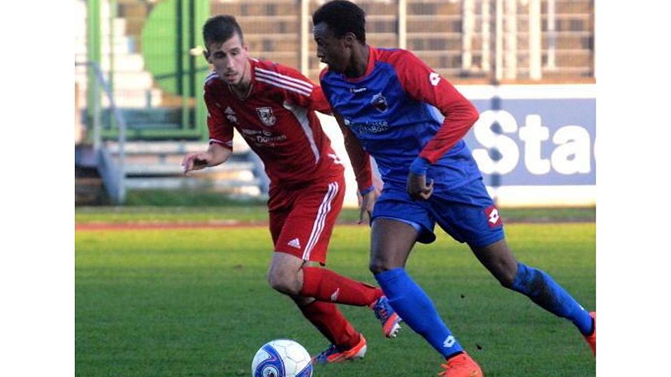 Der Bonner SC um Kelvin Lunga (rechts) setzte sich im Achtelfinale des Fußball-Mittelrheinpokals mit 6:0 gegen den 1. FC Heinsberg-Lieck durch.
