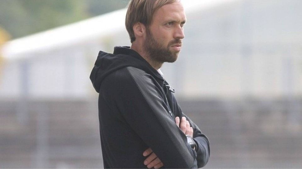 Andreas Hinkel muss im Spiel gegen Koblenz drei Spieler ersetzen. Foto: Lommel