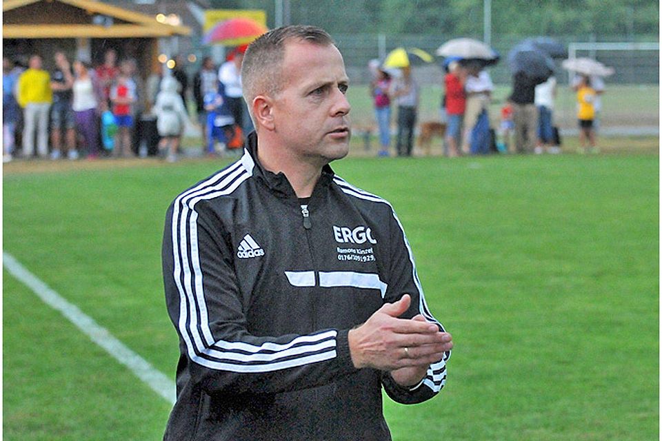 Seine Mannschaft grüßt von der Tabellenspitze: Diedorfs Coach Jürgen Fuchs.  Foto: Andreas Lode