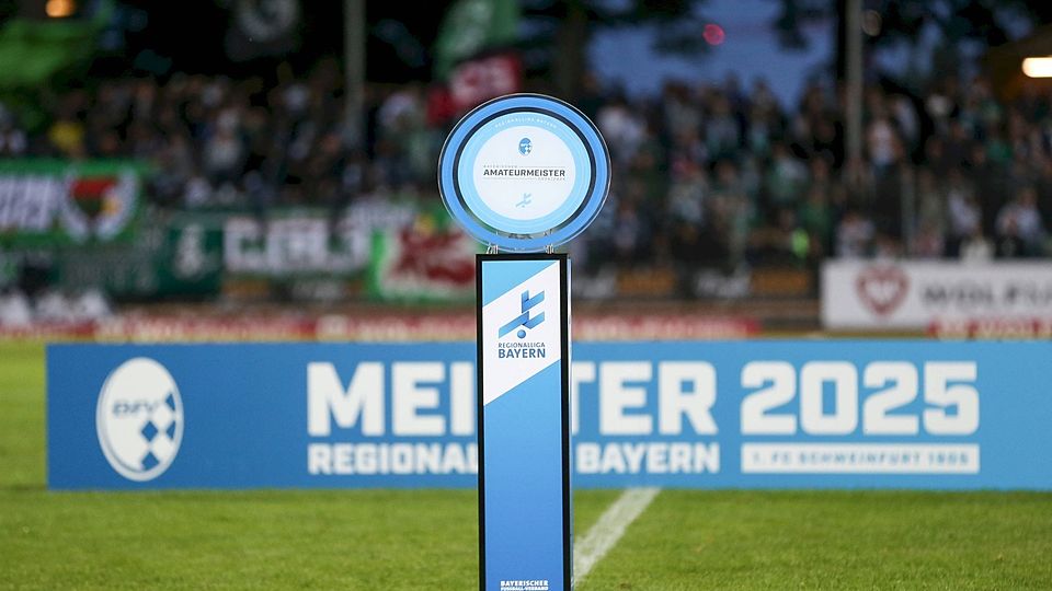 Darum geht`s: Die Meisterschale der Regionalliga Bayern. 