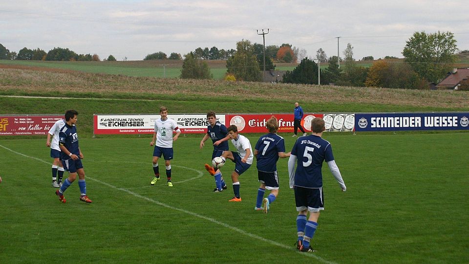 Foto: Borchardt  Kapitän Samuel Kreitmeier erzielte 6 Tore und Tim Schmidt steuerte 4 Treffer beim 14:0 Erfolg in Großberg bei