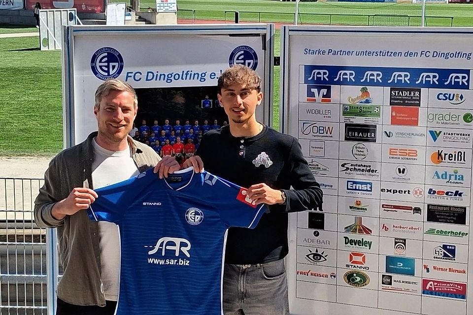 FCD-Manager Manuel Wimmer (li.) mit Neuzugang Maximilian Meindl 