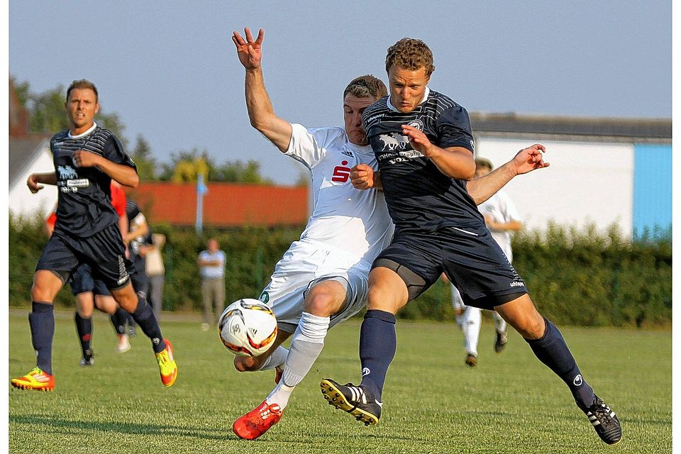 Am 1. Spieltag unterlag Lars Rother (hier gegen Marvin Bartelt) mit dem FC Förderkader in Güstrow mit 0:1. Nun geht es gegen den FC Mecklenburg Schwerin. Foto: Anne Schwartz