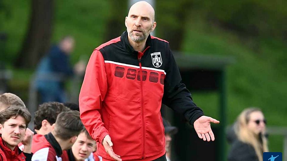 Zum Siegburger SV 04 oder doch nicht? Trainer Sascha Glatzel (hier noch beim FC Hennef 05).