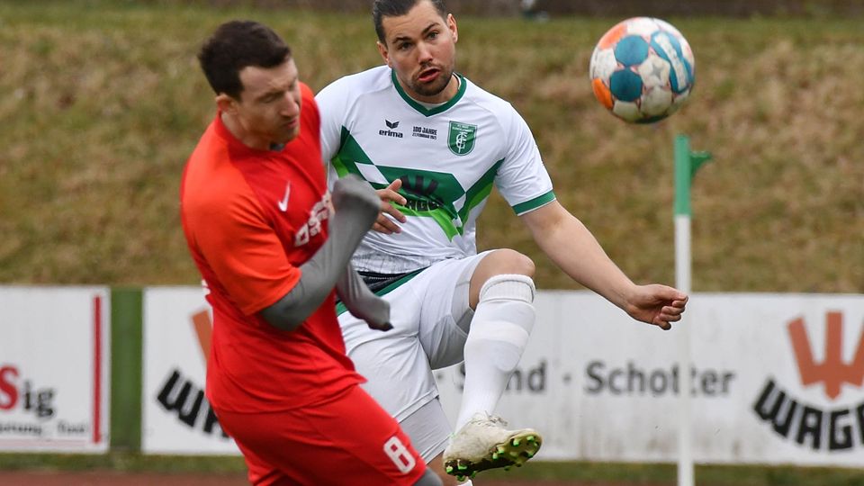 Per Freistoß schoss Elias Weichler (rechts) die U23 des FC Gundelfingen zum Heimsieg gegen Reisensburg.