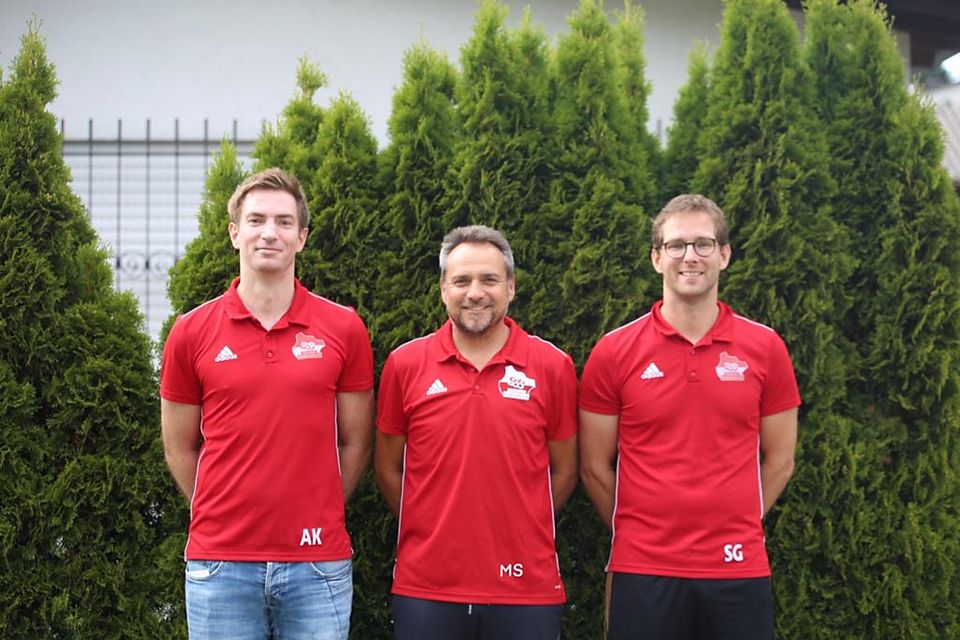 von links nach rechts: Trainer 2. Mannschaft Andreas Kreis, Trainer 1. Mannschaft Michael Staggat, Torwarttrainer Stefan Gillich