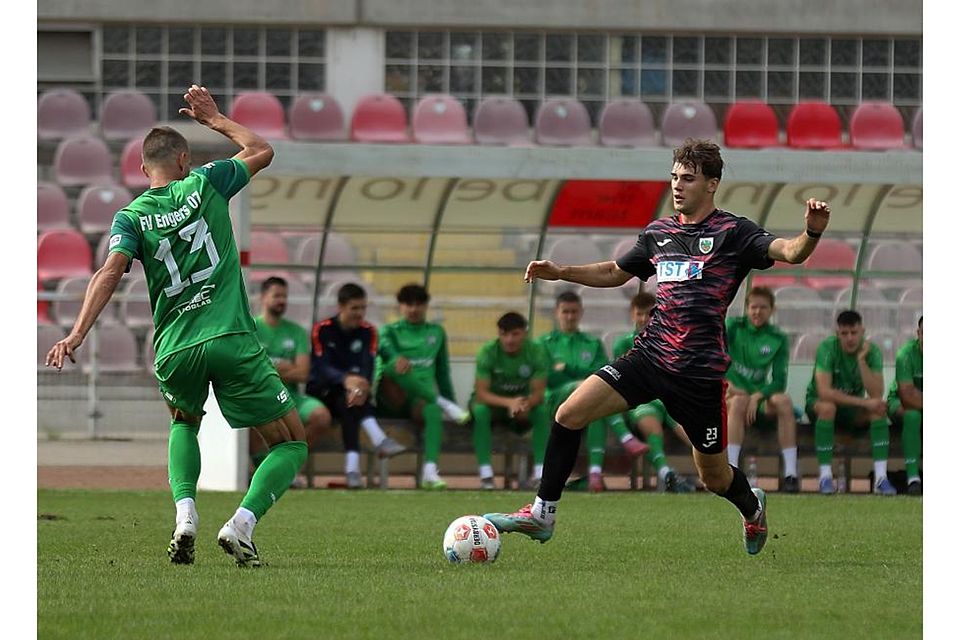 Wormatia-Allrounder Laurenz Graf (hier am Ball beim eimspiel gegen den FV Engers) bleibt auch künftig Wormate. Archivfoto: Dirigo/pakalski-press Wormatia-Allrounder Laurenz Graf (hier am Ball beim eimspiel gegen den FV Engers) bleibt auch künftig Wormate. Archivfoto: Dirigo/pakalski-press