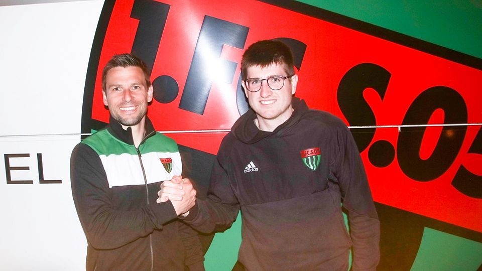 Kevin Fery (rechts; links: Manager Andi Brendler) bleibt Schweinfurt weiter erhalten.