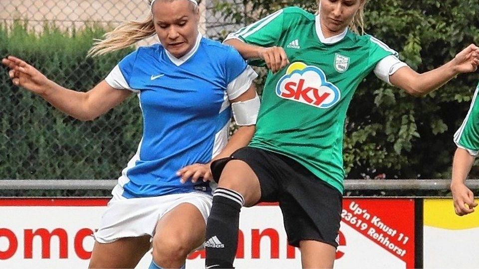 Stefanie Storm (li.) und der TSV Zarpen schieden im Landespokal knapp gegen gegen Oberligist Meldorf um Vanessa Voss aus.