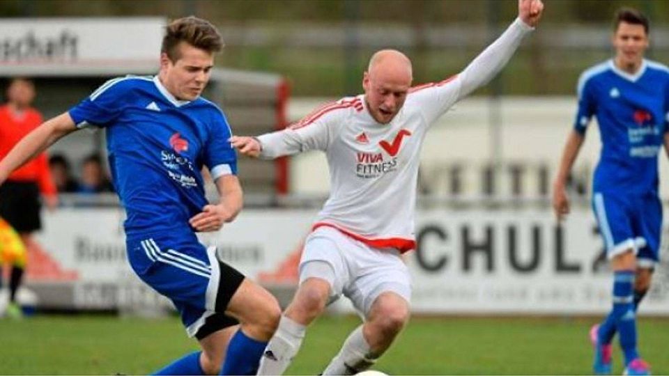 Umkämpftes Duell zwischen Hollage II und Quakenbrück mit Frederic Müller (rechts) – gibt es ein Nachspiel? Foto: Rolf Kamper