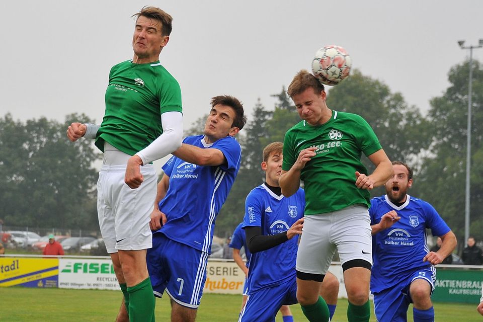 So sehr sich Alexander Krauter (links) und Sebastian Schreiber (rechts) auch streckten, mit dem BC Schretzheim gingen sie im Heimspiel gegen den SV Holzheim (Mitte Timo Allmis) leer aus.