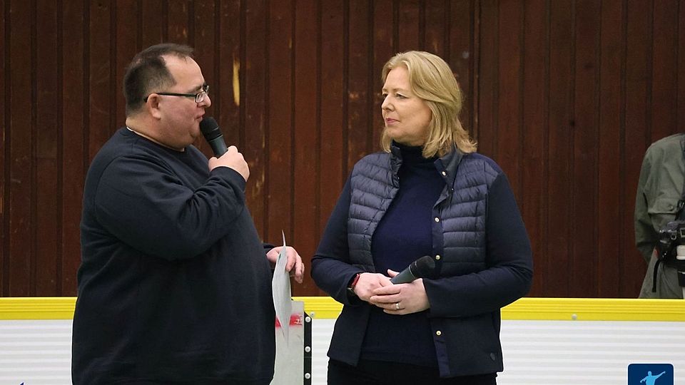 Piet Ahrens und Bärbel Bas wünschen sich den MSV Duisburg bei den Hallenstadtmeisterschaften zurück.