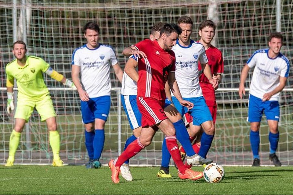 Alle Augen auf den Neuen: Alban Ramaj (vorne) gab ein erfolgreiches Debüt im Trikot des TSV Lengfeld. 