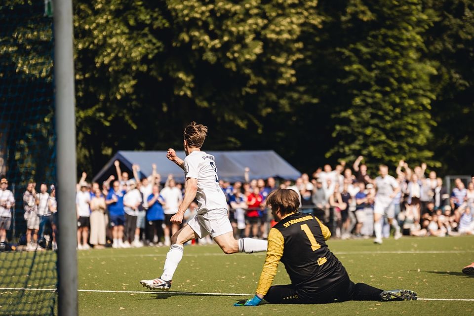 Das 1:0 von Tim-Maxim Harwardt war der "Dosenöffner" – am Ende gewann die Erste mit 2:0 und sicherte sich den Aufstieg.