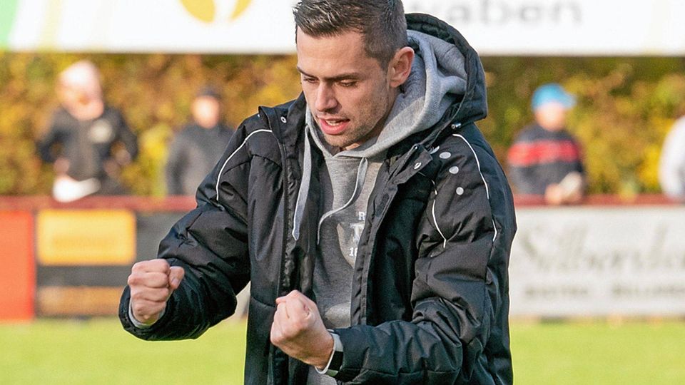 Hatte im bisherigen Saisonverlauf schon mehrfach die Möglichkeit, sich über einen dreifachen Punktgewinn zu freuen: Rains Trainer Alex Käs. 