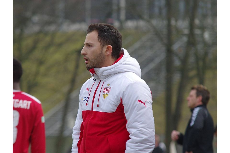 Der am Saisonende scheidende VfB-Trainer Domenico Tedesco war mit dem Auftritt seiner Mannschaft im Pokalhalbfinale beim VfR Aalen zufrieden. F: Stutz