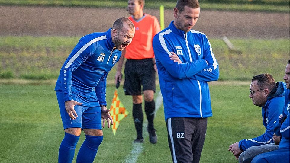 Das klare Ziel Klassenerhalt haben Sebastian Ring (links) und Bernd Zimmermann (vorne rechts) mit dem SV Diendorf vor Augen.