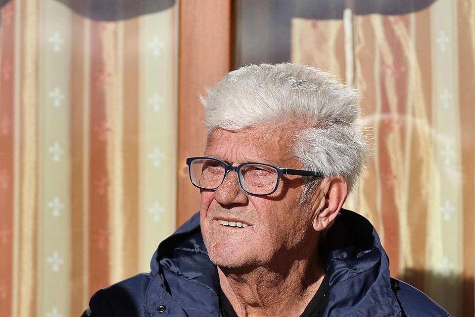 Prost, Kulttrainer: Werner Lorant, der Lebemann – jetzt trinkt er sein geliebtes Weißbier im Fußballhimmel.
