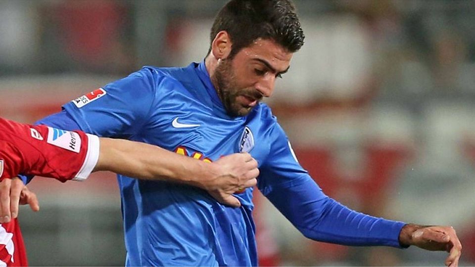 Angreifer Mirkan Aydin wird sich zunächst bis zum Saisonende den Adlerdress überstreifen. Foto: Getty Images