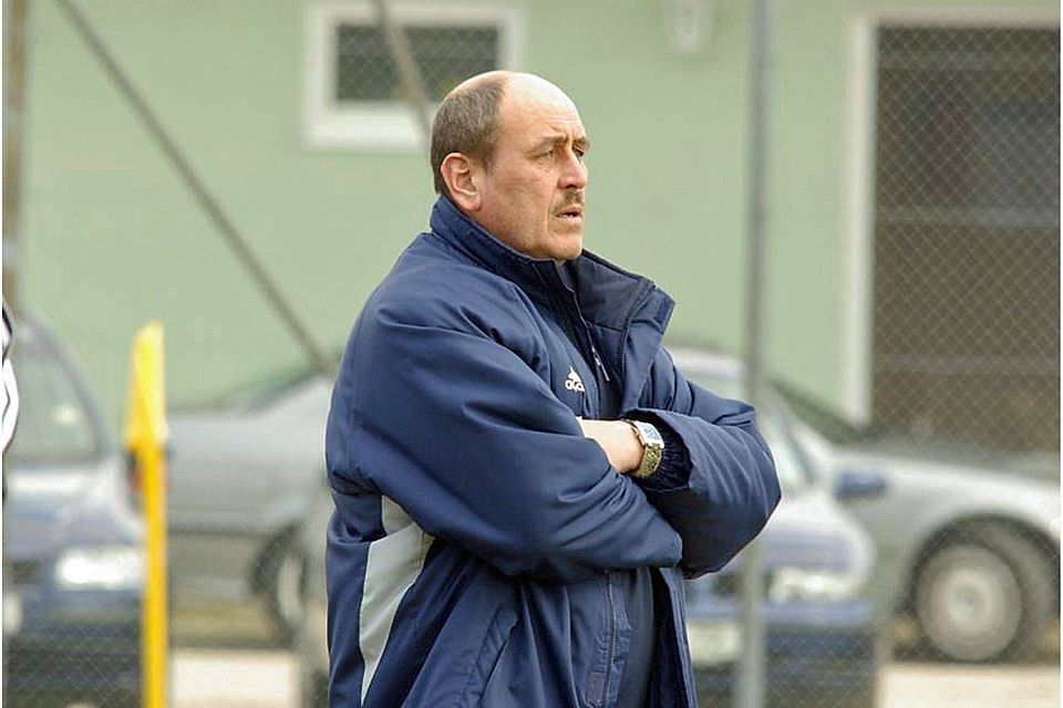Trainer Blümel (TV Geisling) ist sicher stolz, dass zwei seiner Spieler in der Elf der Woche stehen  Foto: FuPa
